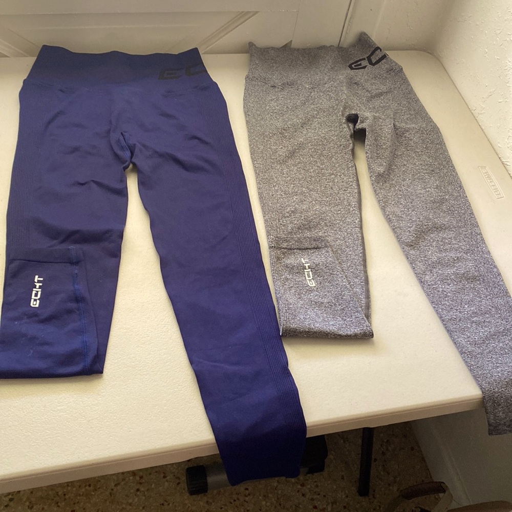 Size medium ECHT high waisted scrunch leggings (2 pairs)